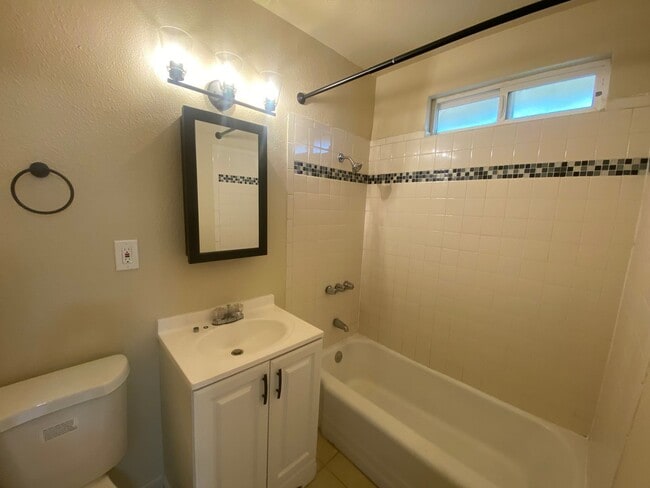 Building Photo - Victorville 1 bedroom 1 bathroom