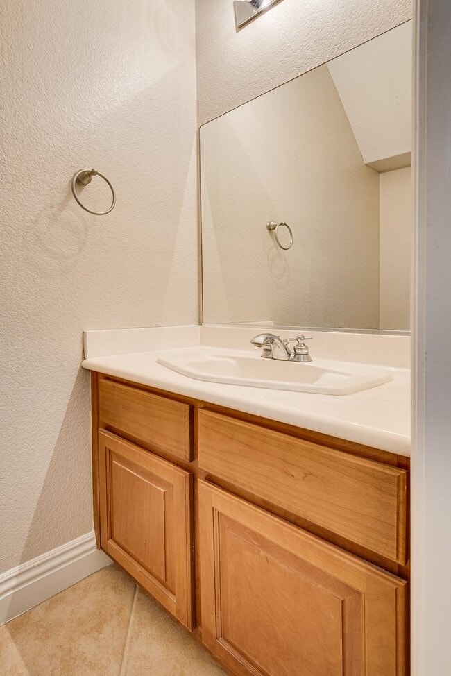 Building Photo - Spacious 3-Bedroom Home Featuring Downstai...
