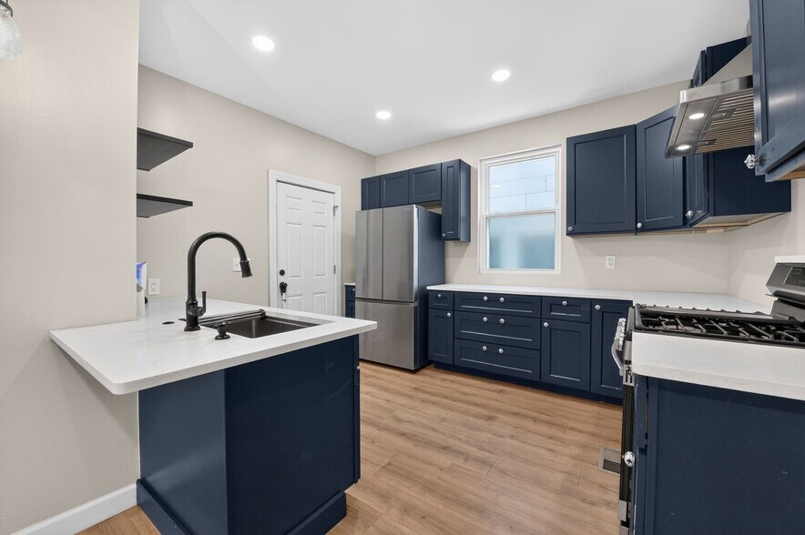 Building Photo - 2516 Agnes Ave