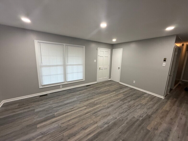 Building Photo - 103 Rose Dr