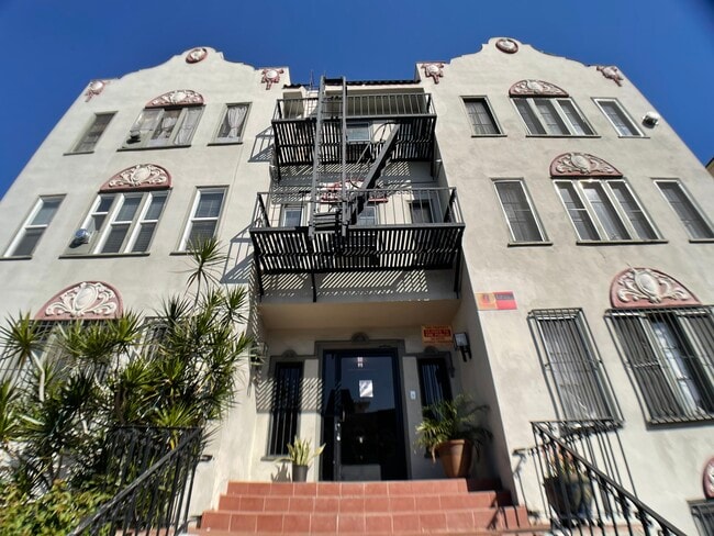 Building Photo - 316 S Berendo St