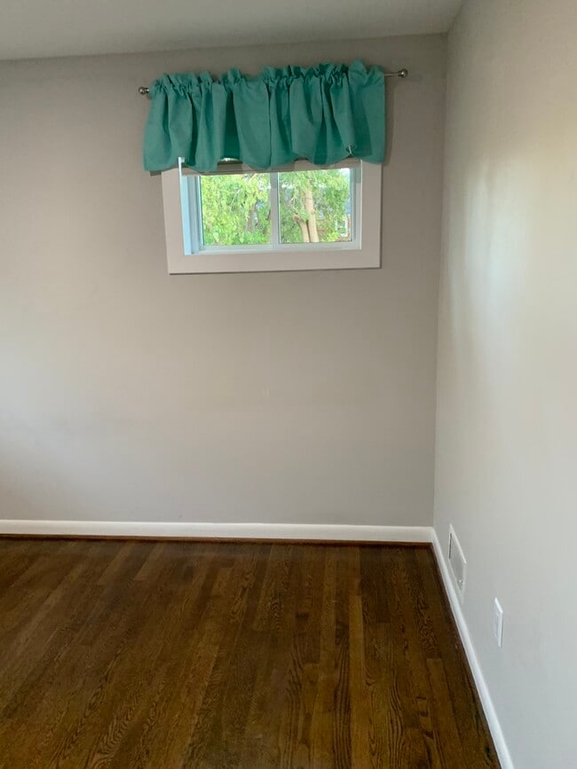 Building Photo - 10031 Renfrew Rd