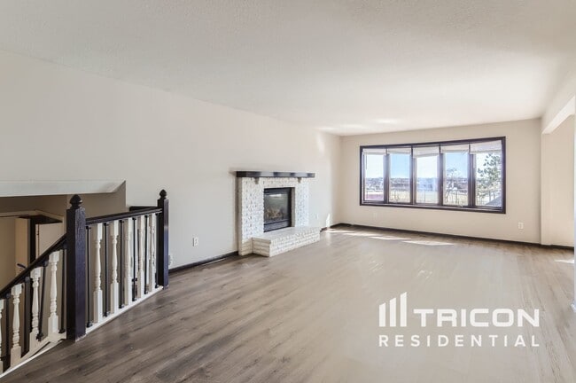 Building Photo - 16691 N Hillcrest Ct