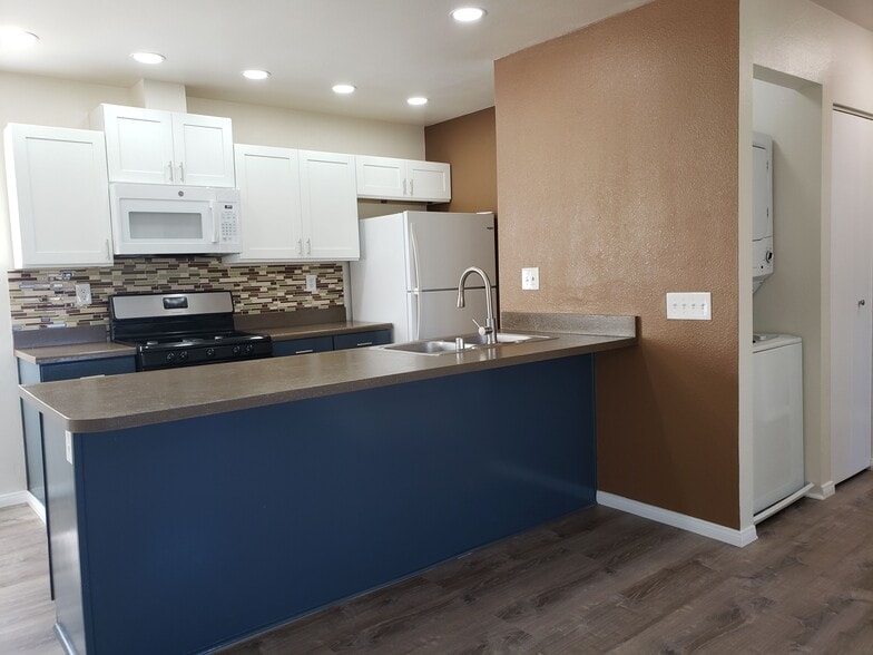 Building Photo - 1261 Victor St