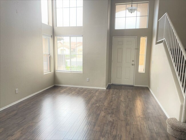 Building Photo - Spacious Murrieta Home For Rent!