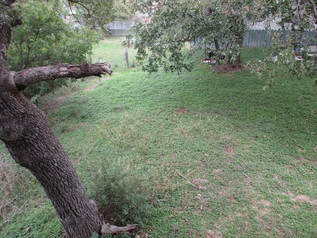 Building Photo - 3/2 in Hoover Valley