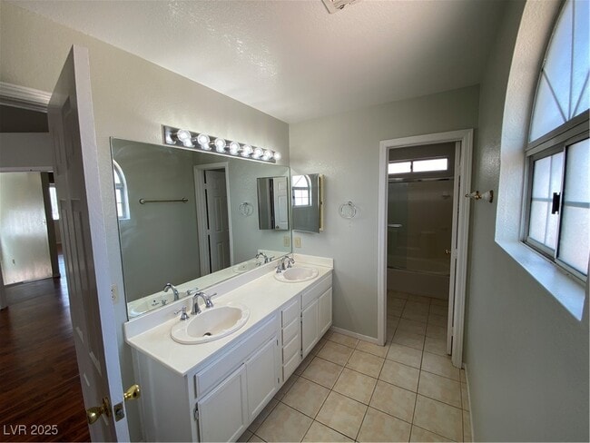 Building Photo - 8009 Festivity Cir