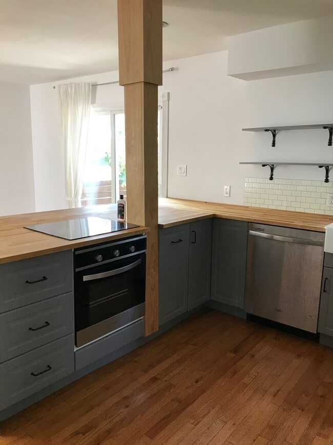 Building Photo - General Ogden