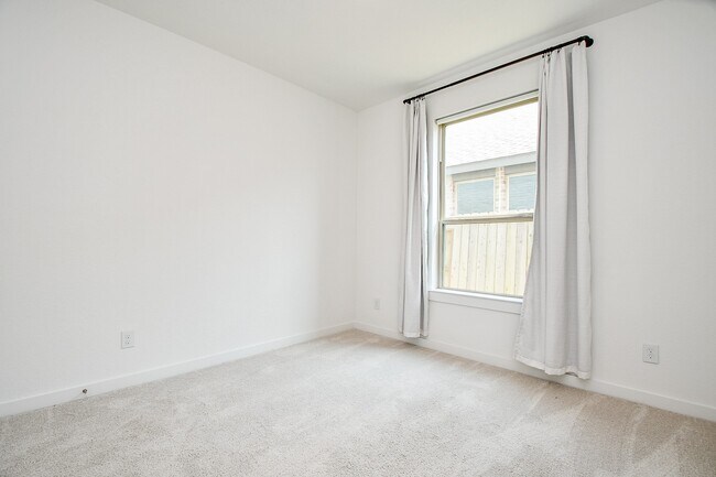 Building Photo - 943 Malibu Shr Ln