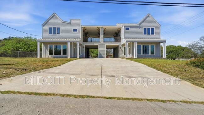 Building Photo - 893 E Mather St