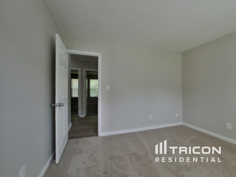 Building Photo - 6526 Revena Ct