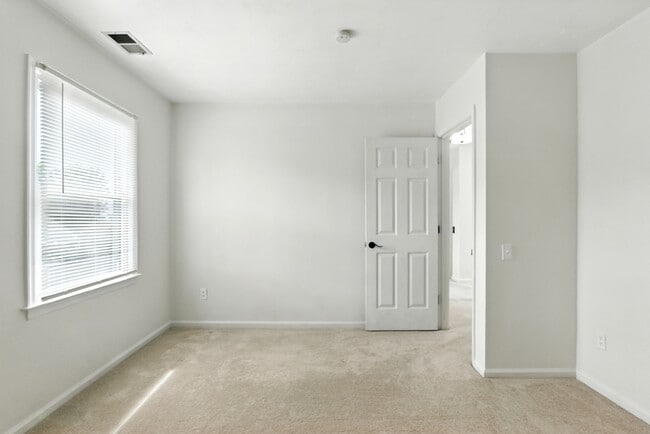Building Photo - 3077 Silver Maple Dr