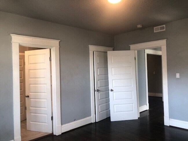 Building Photo - OMO3511-LM