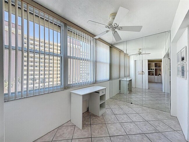 Building Photo - 4550 Cove Cir