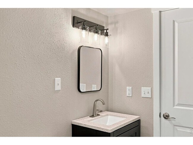 Building Photo - 2431 Sunstone Dr