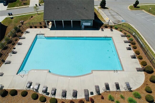 Building Photo - 4570 Silver Oak Dr SW
