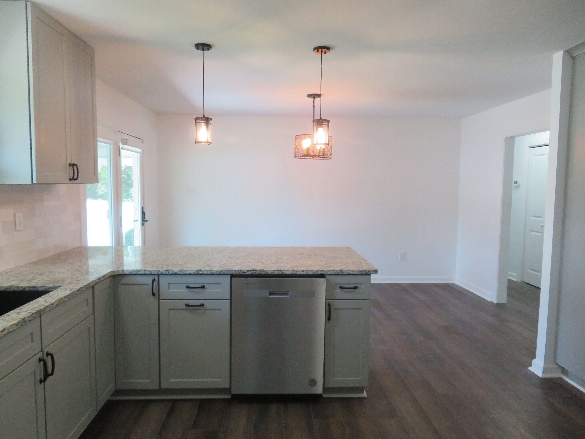 Building Photo - 7895 Pavilion Dr