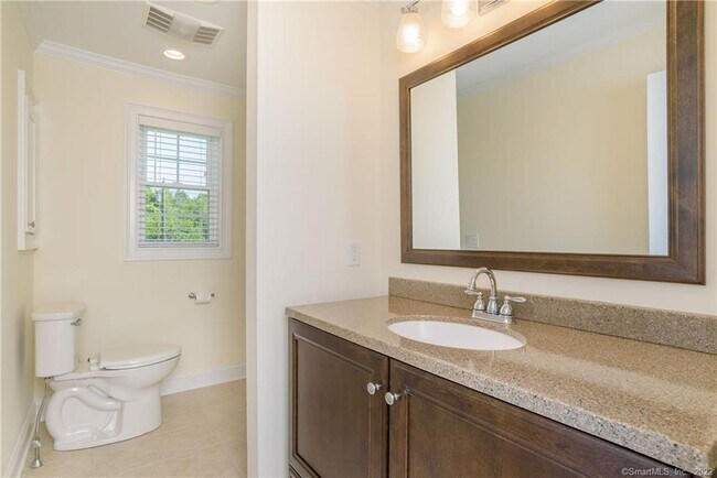 Building Photo - 5 Mendes Rd