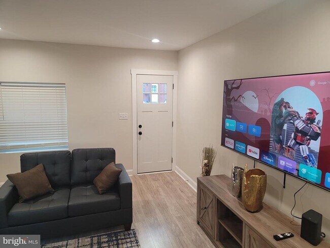 Building Photo - 401 S Ann St