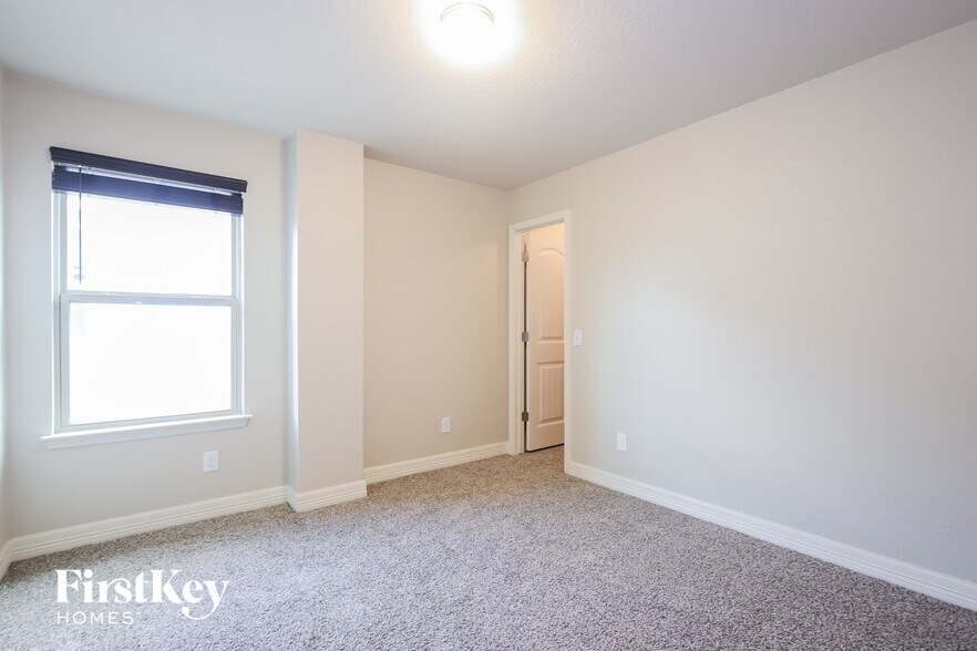 Building Photo - 9822 Rousseau Rd