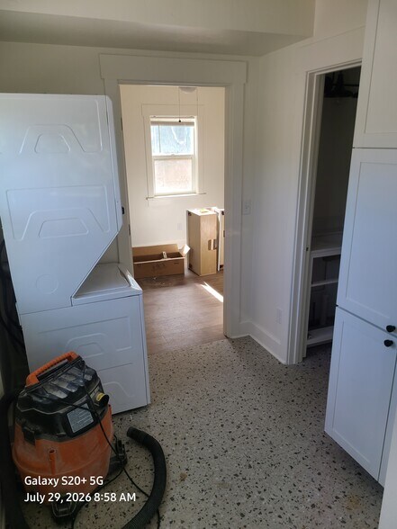 Laundry - 1416 Elm Ave