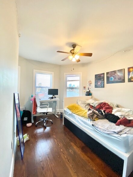 Building Photo - 180 Hillside St