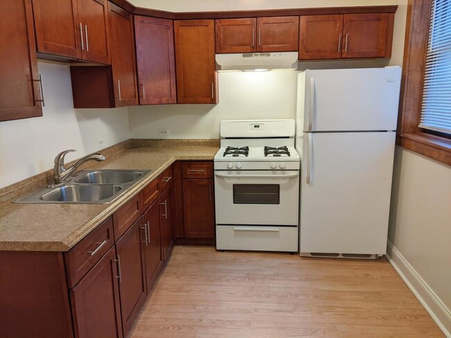 Primary Photo - 2 bedroom in Chicago IL 60626
