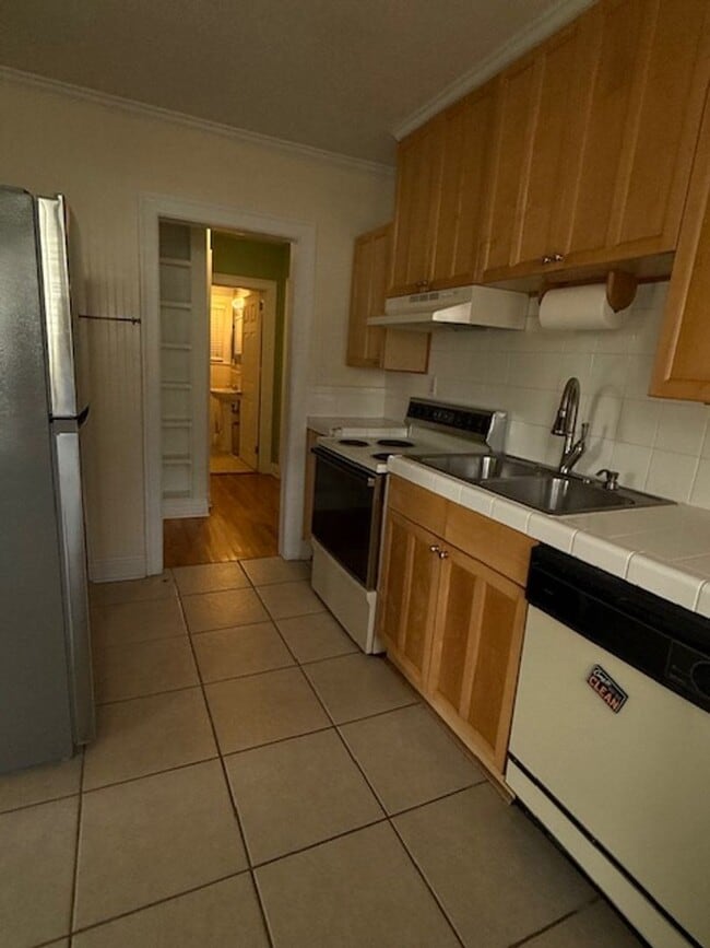 Building Photo - Commercial or Residential