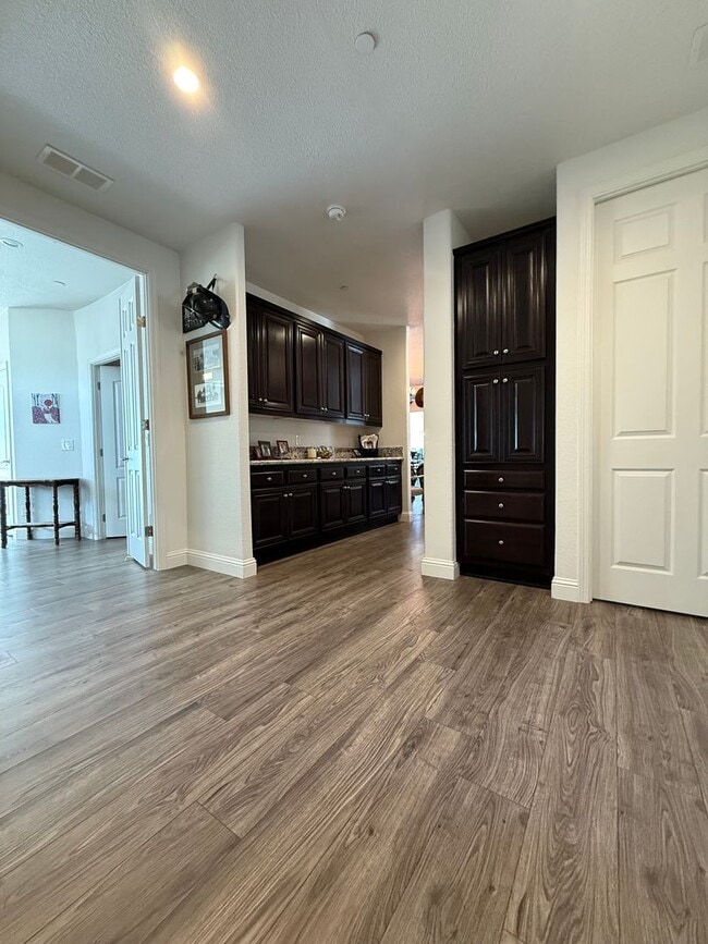 Building Photo - Unique opportunity!  3 BR 2.5 BA Farm-ranc...