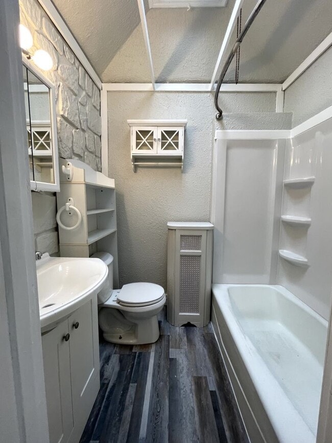 Building Photo - 3 Bedroom Home in Bridesburg for Rent!