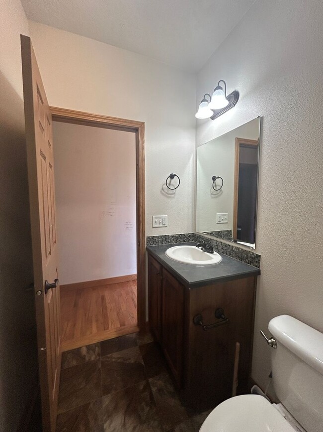 Building Photo - 3 Bed, 2 Bath Home on 5 Acres – Florence, ...