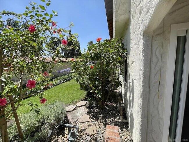 Building Photo - 10767 San Diego Mission Rd