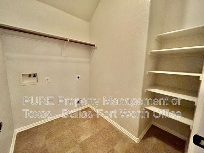 Building Photo - 511 Carnation Ln