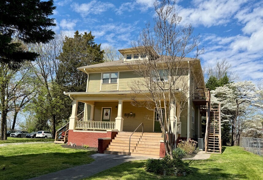 Building Photo - 401 E Scott Ave
