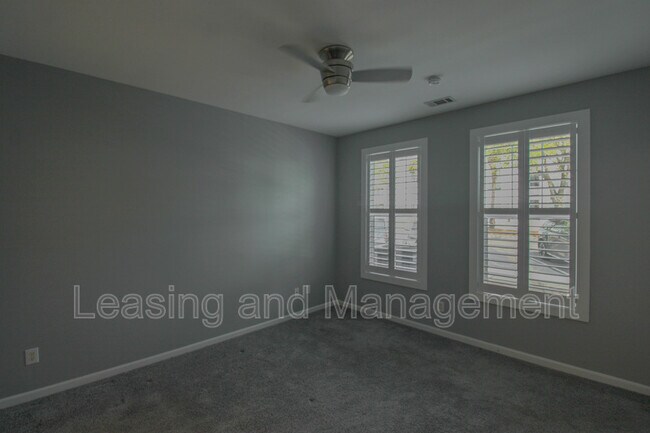 Building Photo - 130 River Landing Dr