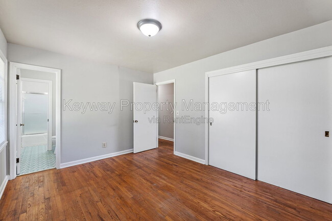 Building Photo - 2105 Eastland Dr