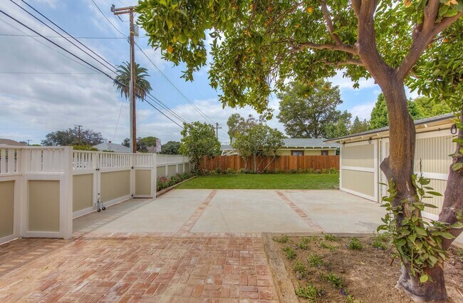 Building Photo - 306 N Shaffer St