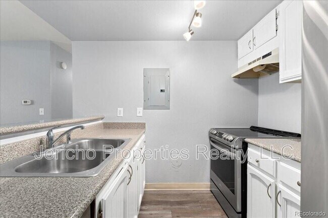 Building Photo - 6350 Oak St