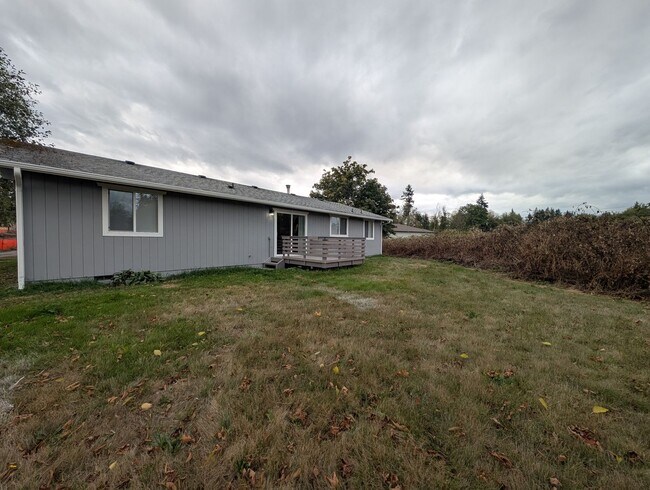 Building Photo - Newly Remodeled 3 Bedroom Home in Port Orc...