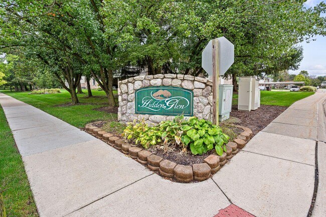 Building Photo - 44417 Savery Dr