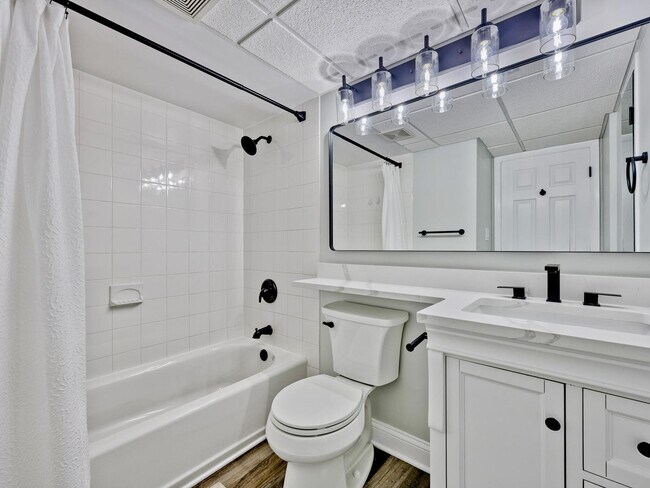 Building Photo - 3849 N Parkway Dr