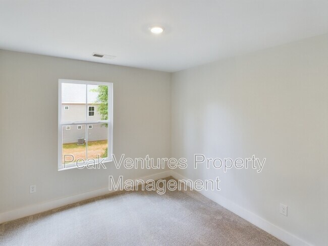 Building Photo - 113 Norbert Ln