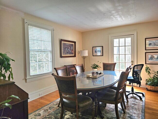 Building Photo - 3210 N Ocoee St