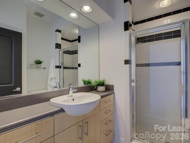 Building Photo - 636 Garden District Dr