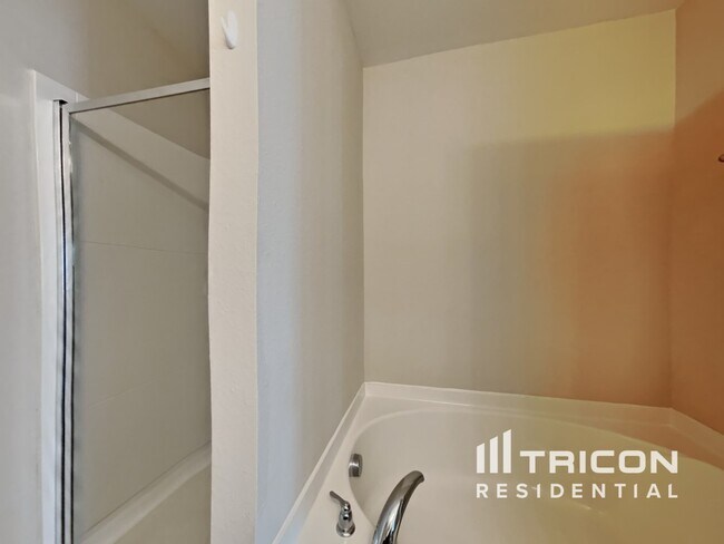 Building Photo - 244 Botanical Ct