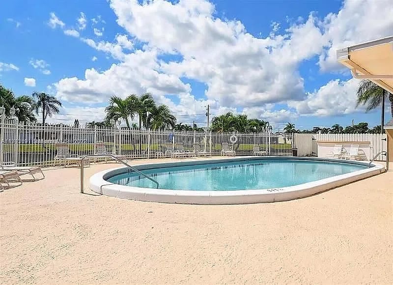 Building Photo - 2727 Ponce de Leon Blvd