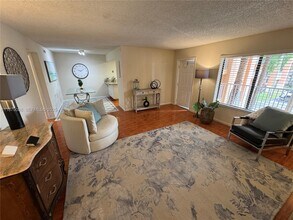 Building Photo - 6900 SW 39th St