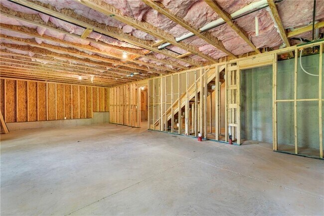 Building Photo - 411 Riverclub Rd