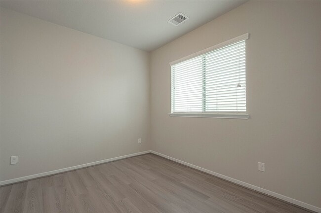 Building Photo - 3979 Mossy Spring Ln