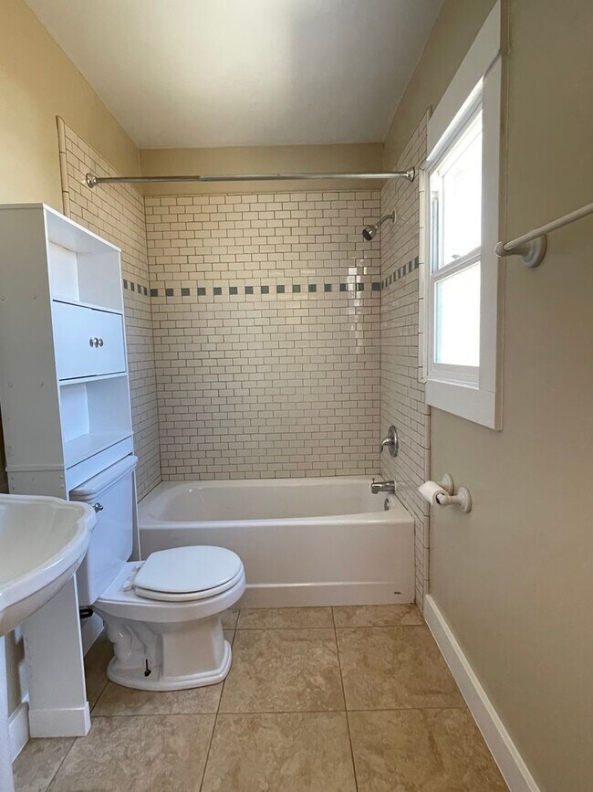 Building Photo - Charming Southside Home